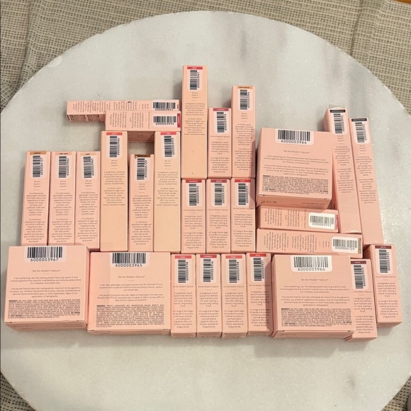 MONAT Pink Makeup Collection - Picture 2 of 2